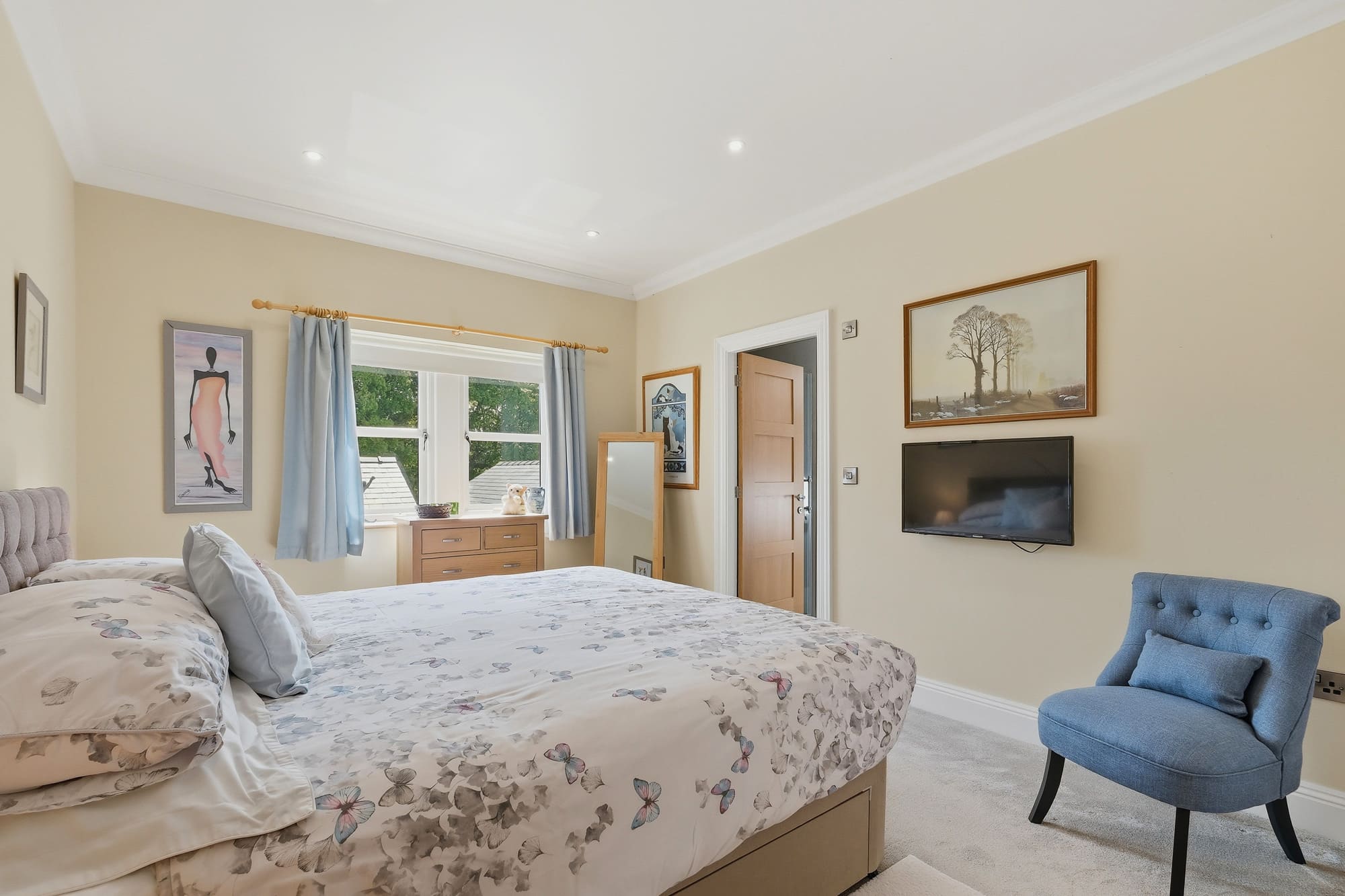 16-Bedroom